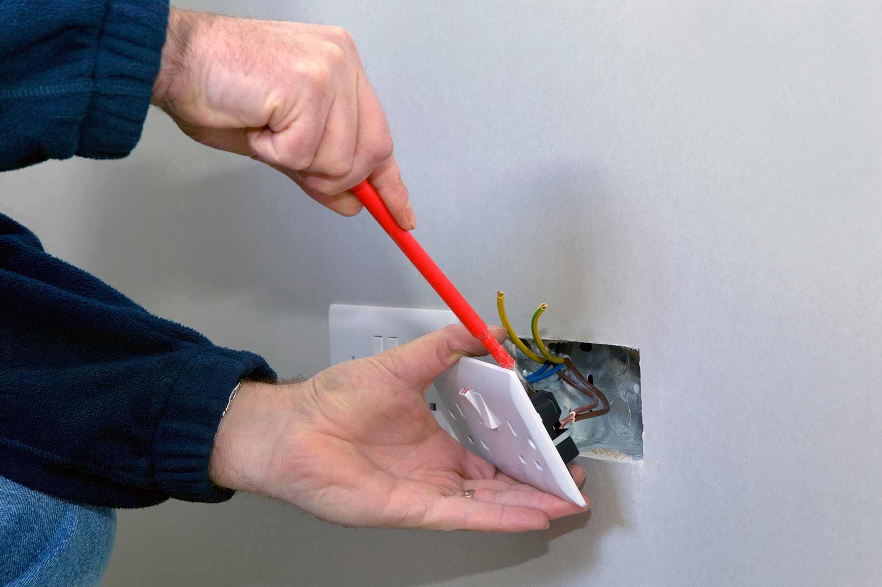 Our electricians can install plug sockets for domestic and commercial proeprties in Chesterfield and the local area. 